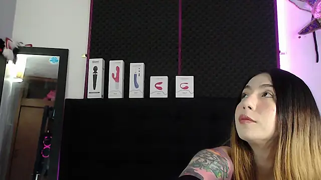 karlamoon23 online show from December 2025 09:20:01 PM