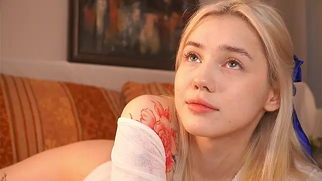 Snapshot of LilianBenskin chatting on November 2025 06:03:02 AM LilianBenskin online show from November 2025 06:03:02 AM