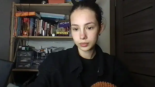 Snapshot of Yuna5343 chatting on December 2025 10:10:01 PM Yuna5343 online show from December 2025 10:10:01 PM