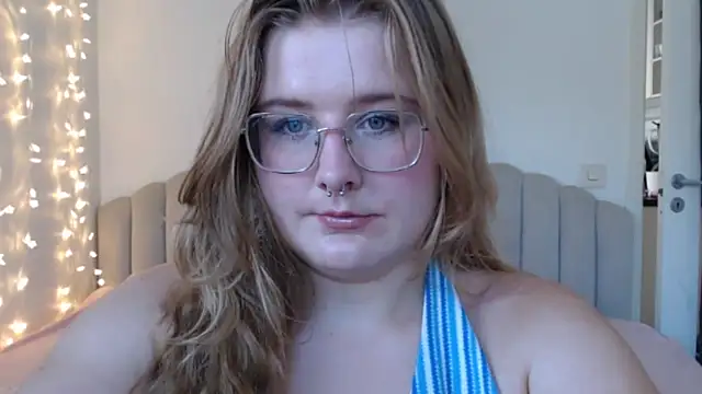 Snapshot of AgnesRoseCams chatting on June 2026 10:48:02 AM AgnesRoseCams online show from June 2026 10:48:02 AM