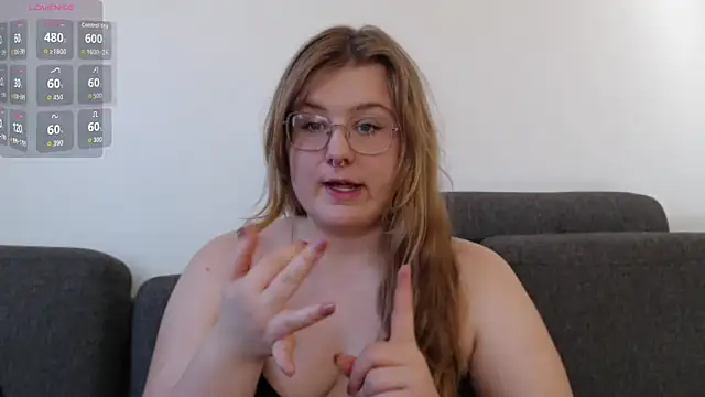 Snapshot of AgnesRoseCams chatting on March 2026 11:21:02 AM AgnesRoseCams online show from March 2026 11:21:02 AM