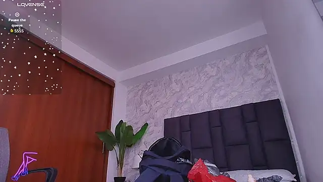 mishell- online show from October 2025 07:04:02 PM