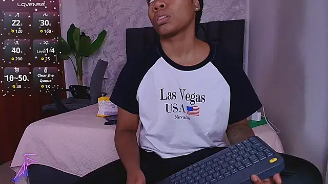 mishell- online show from October 2025 07:00:02 PM