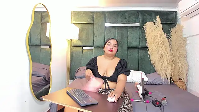 Chloe jackson25 online show from February 2026 06:30:01 PM