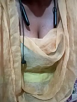 kaviyaponnu0987 online show from April 2026 01:38:02 PM