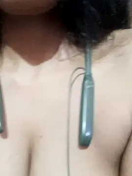 Snapshot of kaviyaponnu0987 chatting on November 2025 10:42:02 AM kaviyaponnu0987 online show from November 2025 10:42:02 AM