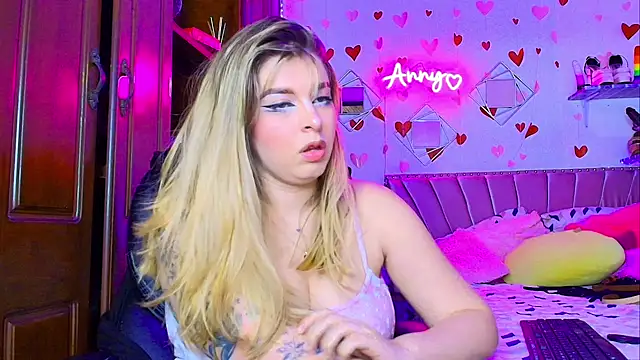 Anny Hurtado online show from December 2025 05:57:02 AM