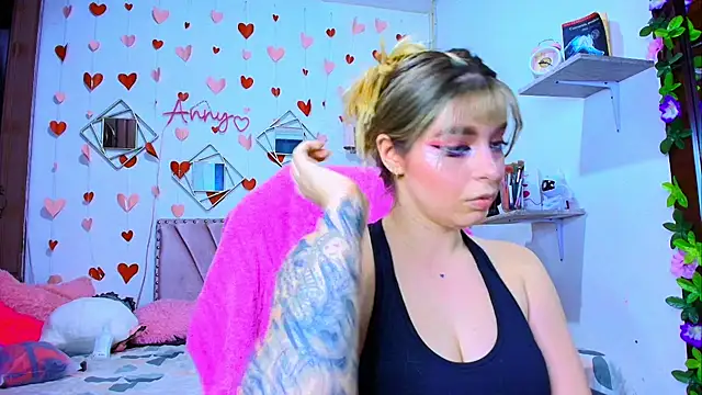 Anny Hurtado online show from October 2025 07:07:01 AM