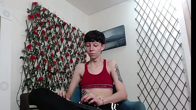 LiamBrown09 online show from May 2026 07:35:01 PM