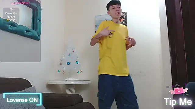 LiamBrown09 online show from December 2025 07:24:02 PM