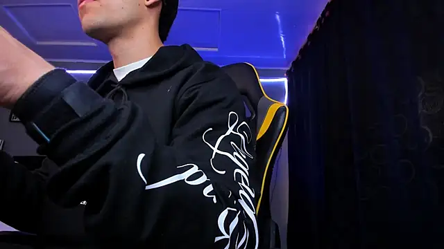 alexgiraldo   online show from December 2025 11:53:02 AM