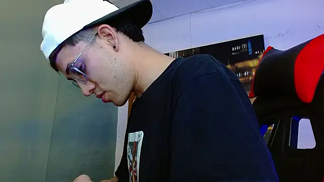 alexgiraldo   online show from May 2026 01:03:01 AM