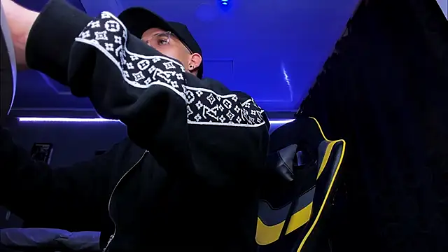 alexgiraldo   online show from November 2025 11:25:02 AM