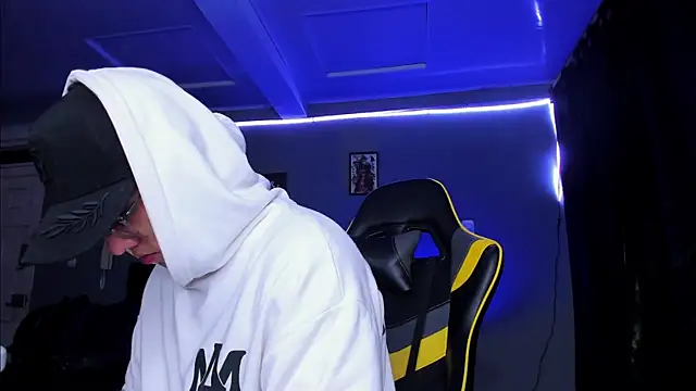 alexgiraldo   online show from October 2025 10:24:02 AM