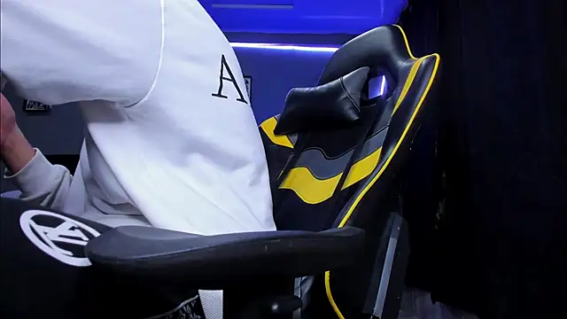 alexgiraldo   online show from November 2025 05:43:01 AM