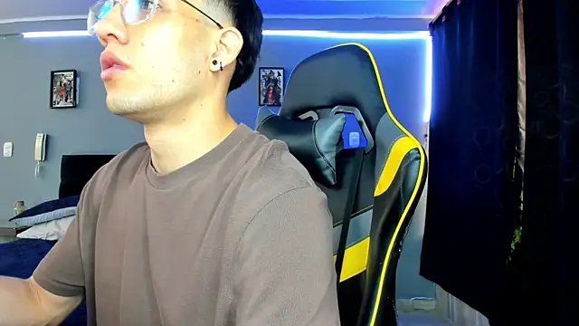 alexgiraldo   online show from September 2025 12:49:02 PM