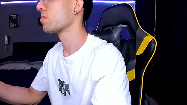 alexgiraldo   online show from September 2025 02:34:01 PM