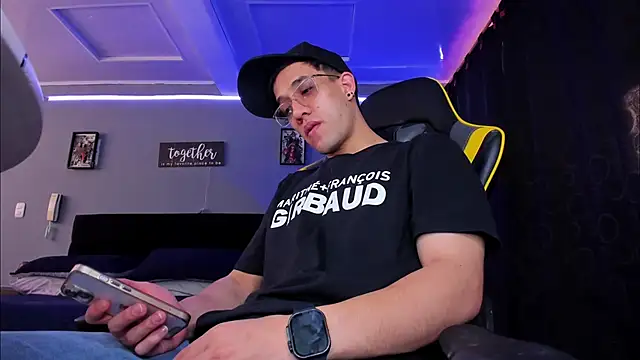 alexgiraldo   online show from October 2025 01:25:01 PM