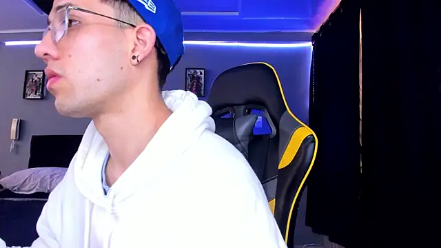 alexgiraldo   online show from October 2025 01:23:02 PM