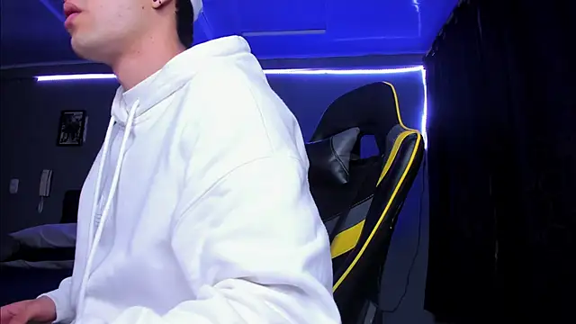 alexgiraldo   online show from November 2025 10:53:02 AM