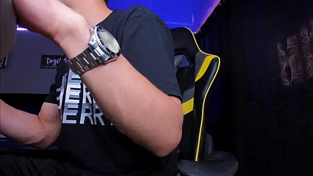 alexgiraldo   online show from October 2025 02:27:02 PM