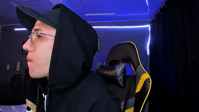 alexgiraldo   online show from December 2025 06:14:02 AM