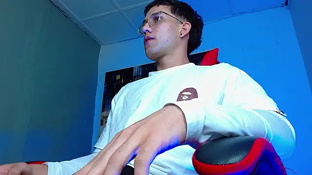 alexgiraldo   online show from April 2026 11:38:02 AM