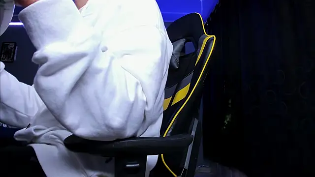 alexgiraldo   online show from October 2025 03:18:02 AM