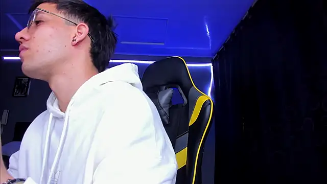 alexgiraldo   online show from November 2025 05:11:01 AM