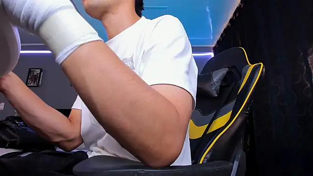 alexgiraldo   online show from December 2025 08:17:02 PM