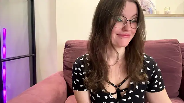 mia shine bright wow online show from September 2025 02:43:02 AM