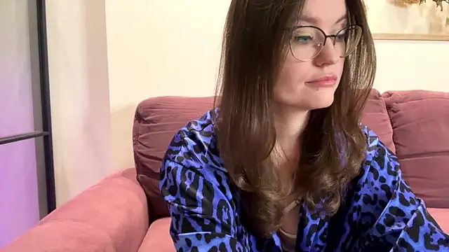 mia shine bright wow online show from October 2025 05:31:02 AM