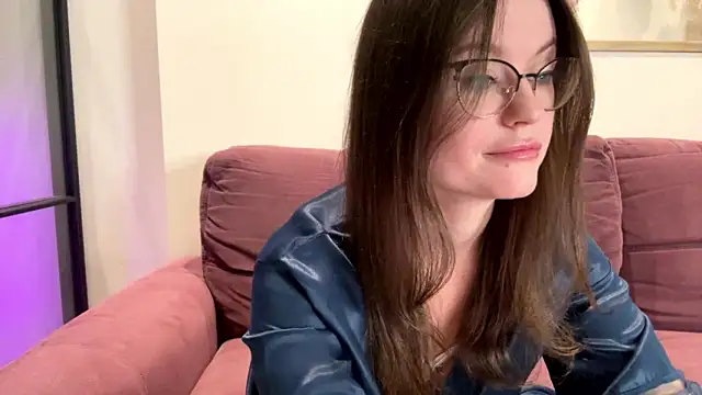 mia shine bright wow online show from September 2025 04:40:01 AM