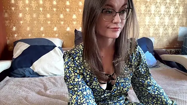 mia shine bright wow online show from October 2025 05:49:01 AM