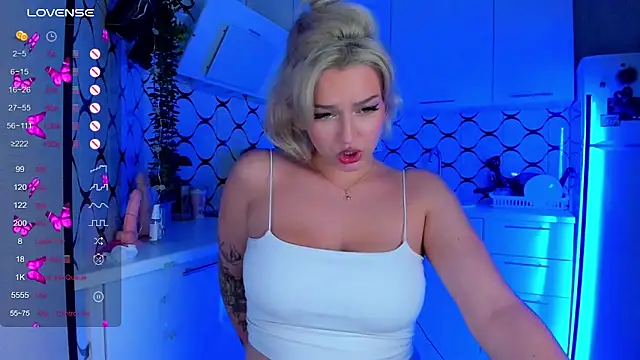 Snapshot of Candy_Mur chatting on September 2025 08:59:02 PM Candy Mur online show from September 2025 08:59:02 PM