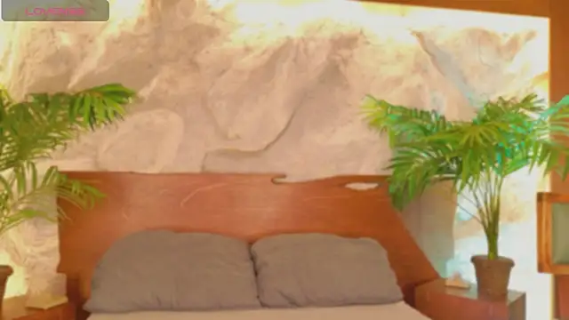 alisonn moon online show from April 2026 05:27:02 PM