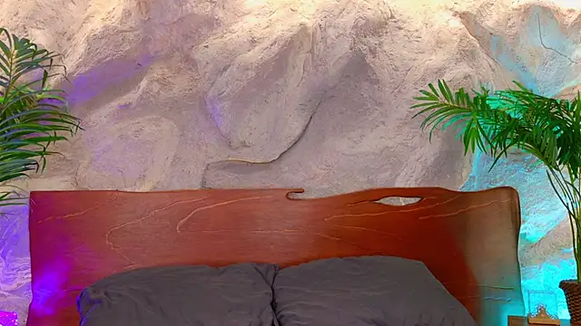 alisonn moon online show from April 2026 10:11:02 PM