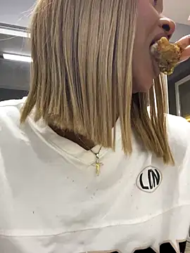 alisonn moon online show from November 2025 12:43:02 AM