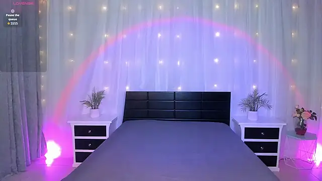 Snapshot of Evolet_Bee chatting on November 2025 01:00:02 PM Evolet Bee online show from November 2025 01:00:02 PM