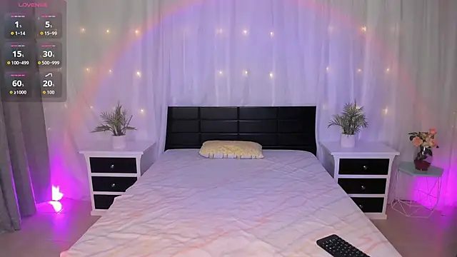 Snapshot of Evolet_Bee chatting on October 2025 02:27:01 PM Evolet Bee online show from October 2025 02:27:01 PM