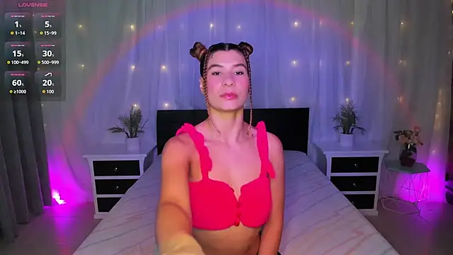 Snapshot of Evolet_Bee chatting on November 2025 01:37:02 PM Evolet Bee online show from November 2025 01:37:02 PM