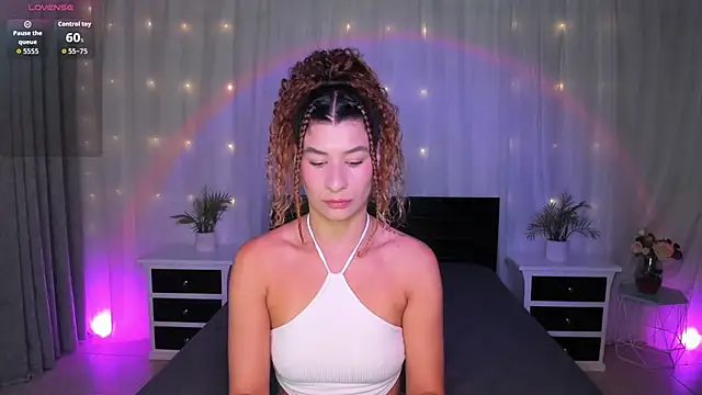 Snapshot of Evolet_Bee chatting on November 2025 01:22:01 PM Evolet Bee online show from November 2025 01:22:01 PM