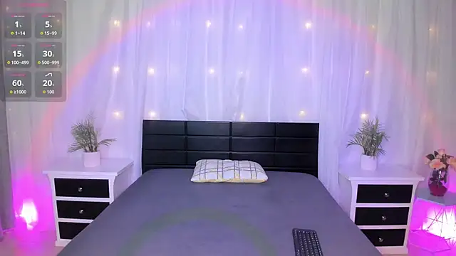 Snapshot of Evolet_Bee chatting on October 2025 12:17:01 PM Evolet Bee online show from October 2025 12:17:01 PM