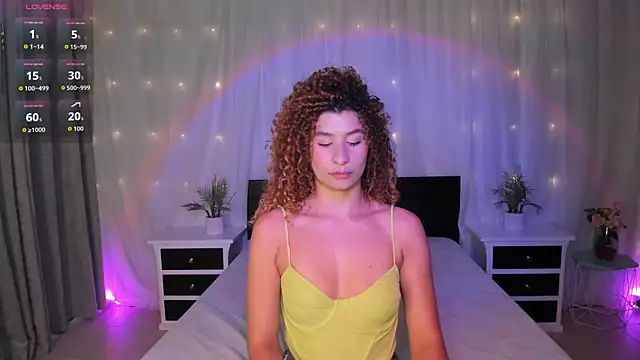 Snapshot of Evolet_Bee chatting on November 2025 01:16:01 PM Evolet Bee online show from November 2025 01:16:01 PM