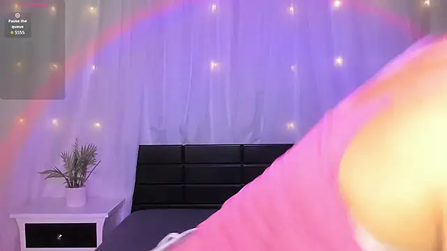 Snapshot of Evolet_Bee chatting on November 2025 01:26:02 PM Evolet Bee online show from November 2025 01:26:02 PM