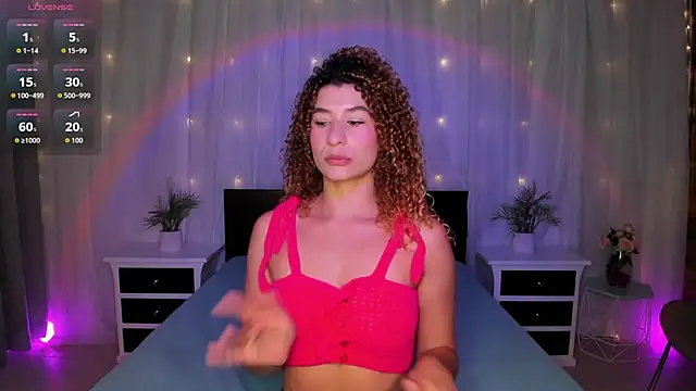 Snapshot of Evolet_Bee chatting on December 2025 11:38:02 AM Evolet Bee online show from December 2025 11:38:02 AM