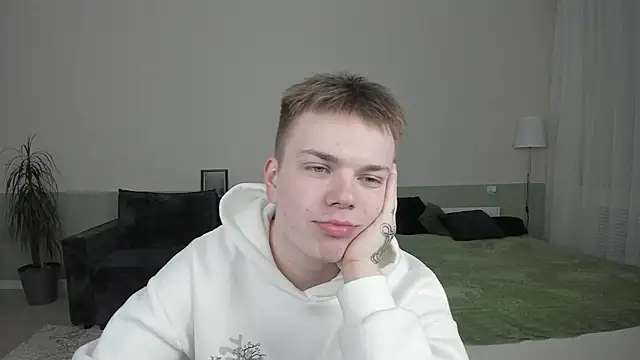 Snapshot of Mallfoyy chatting on May 2026 10:16:02 PM Mallfoyy online show from May 2026 10:16:02 PM