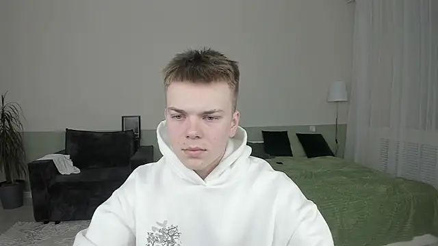 Snapshot of Mallfoyy chatting on May 2026 05:50:02 PM Mallfoyy online show from May 2026 05:50:02 PM