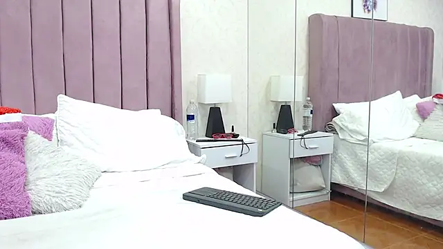 AriannaAdames online show from December 2025 06:56:02 PM