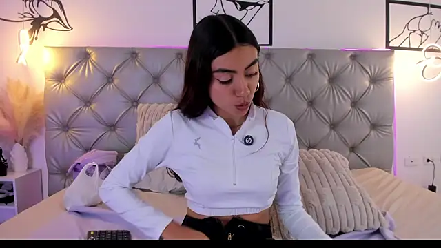 Naughty Couple83 online show from April 2026 04:44:02 PM